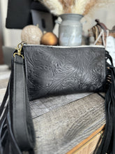 Load image into Gallery viewer, Women’s cowhide crossbody
