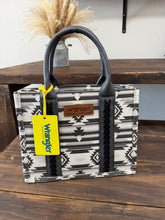 Load image into Gallery viewer, Women’s Wrangler Grey Aztec Print Tote Bag
